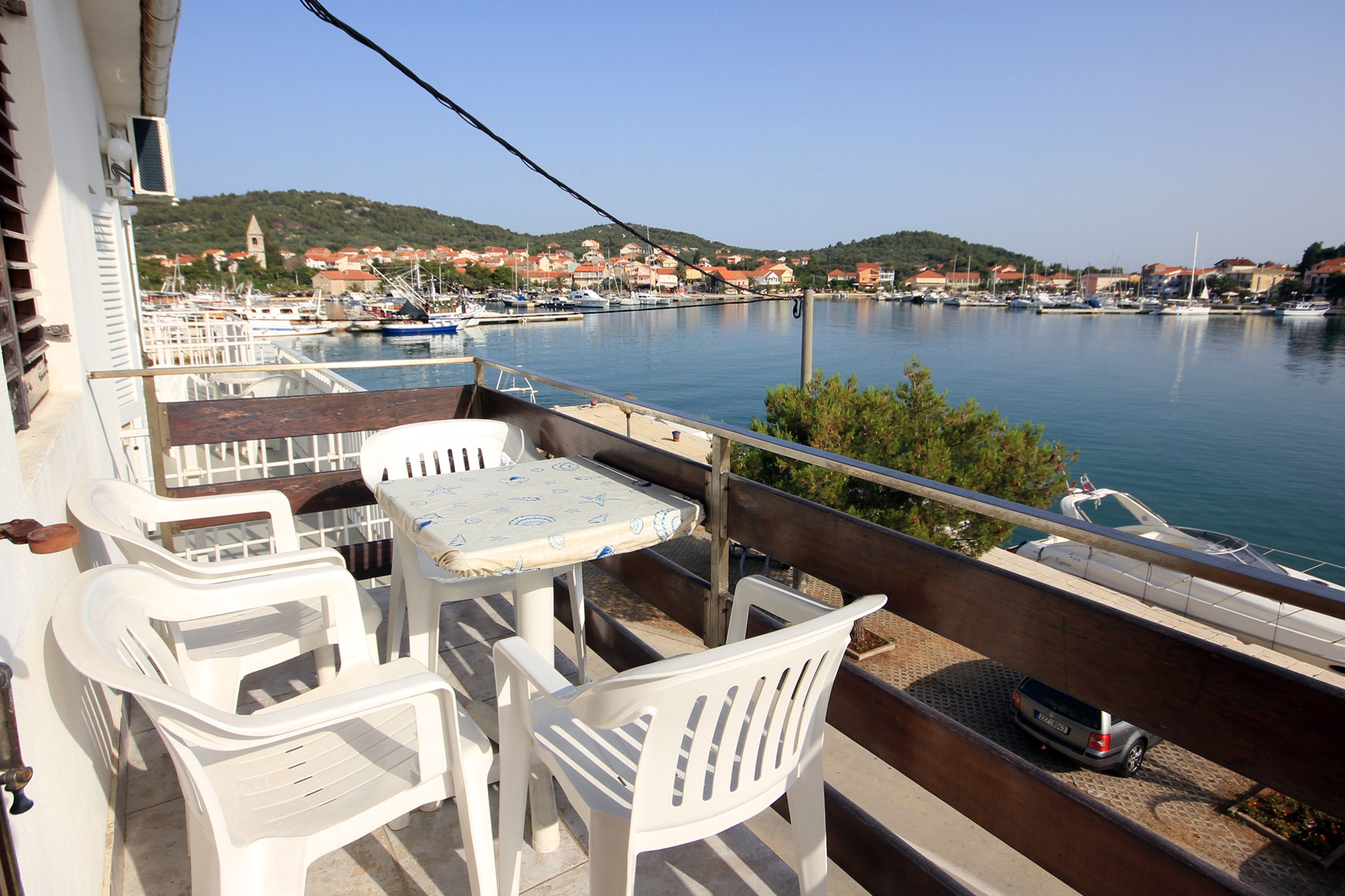 One bedroom apartment with balcony and sea view Kukljica, Ugljan (A-8260-a)