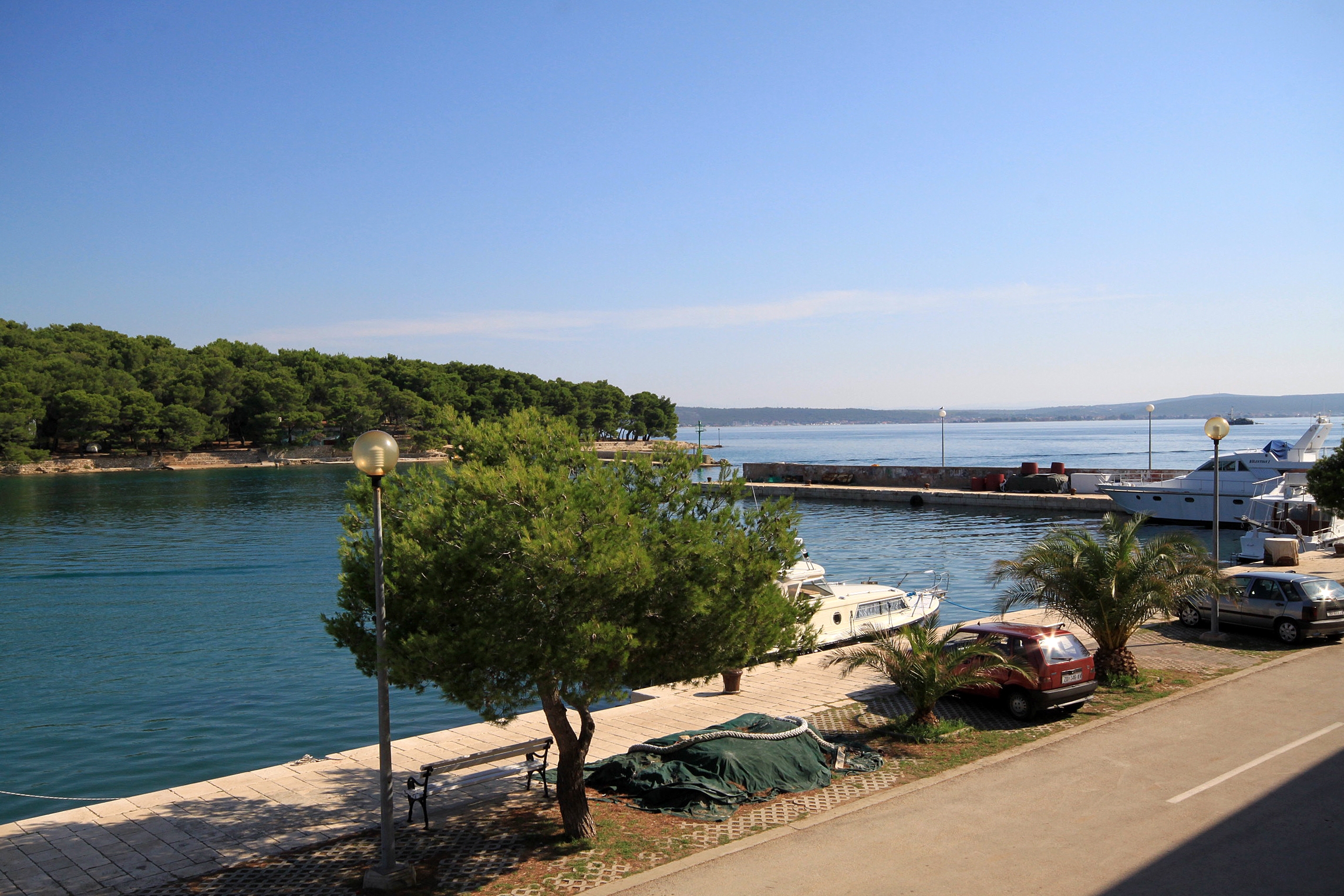 One bedroom apartment with balcony and sea view Kukljica, Ugljan  A-b