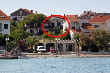 Objekt Preko, Ugljan, Objekt 8261 - Apartmaji v bližini morja s prodnato plažo.