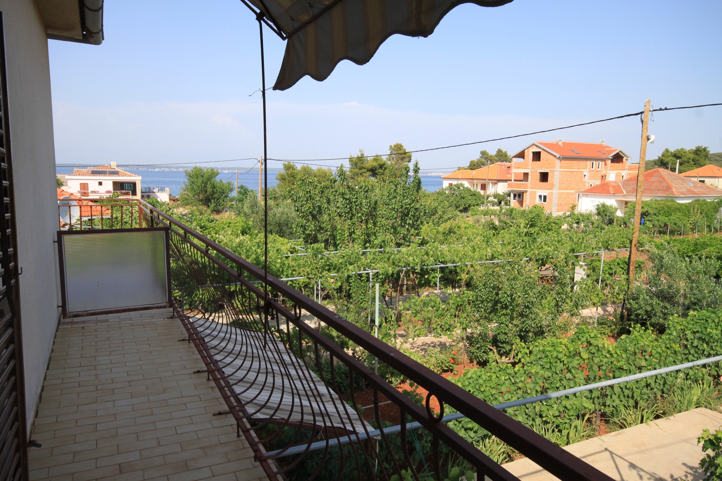 Four bedroom apartment with terrace and sea view Ugljan  A-a