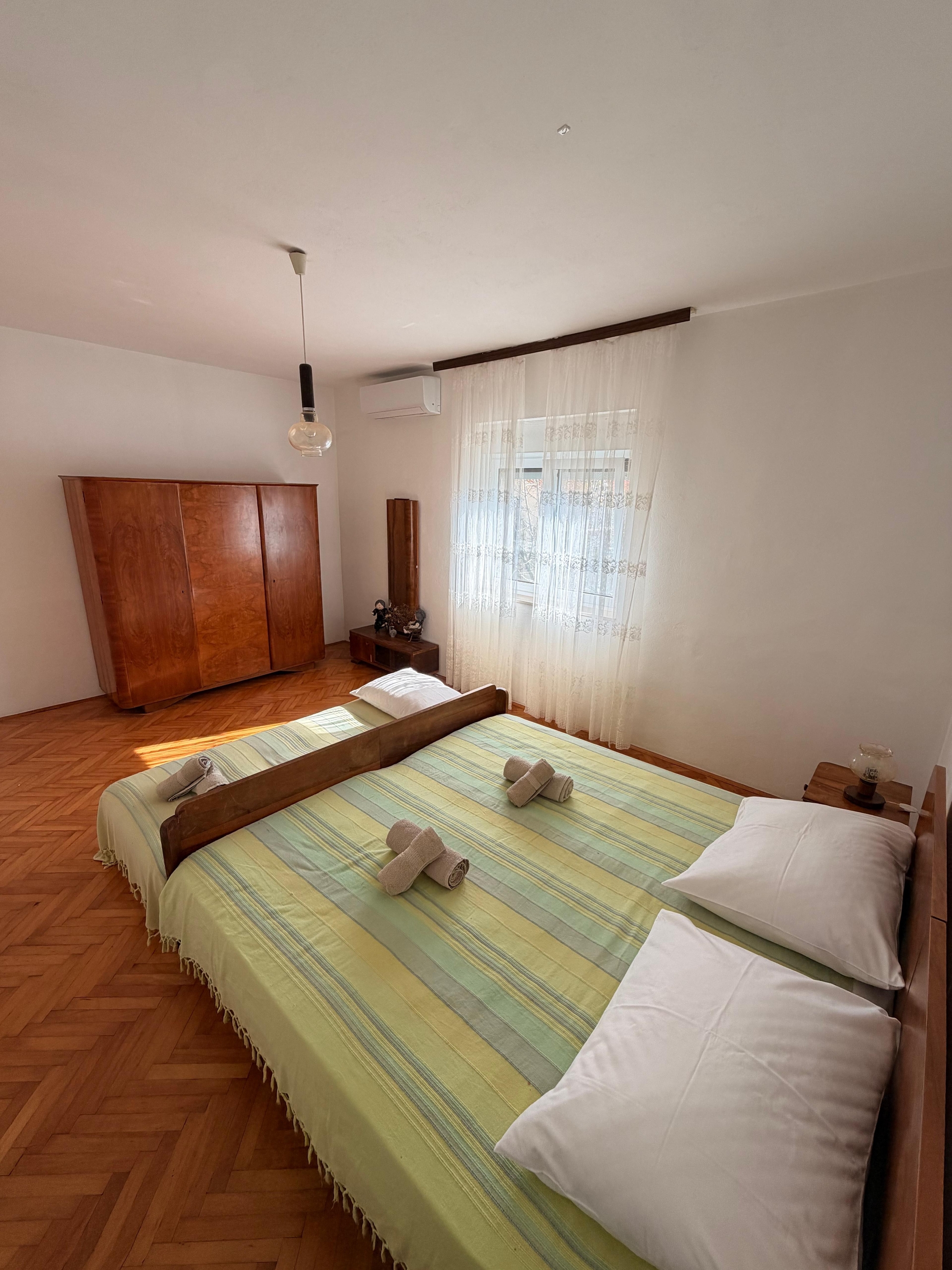 Four bedroom apartment with terrace and sea view Ugljan  A-a