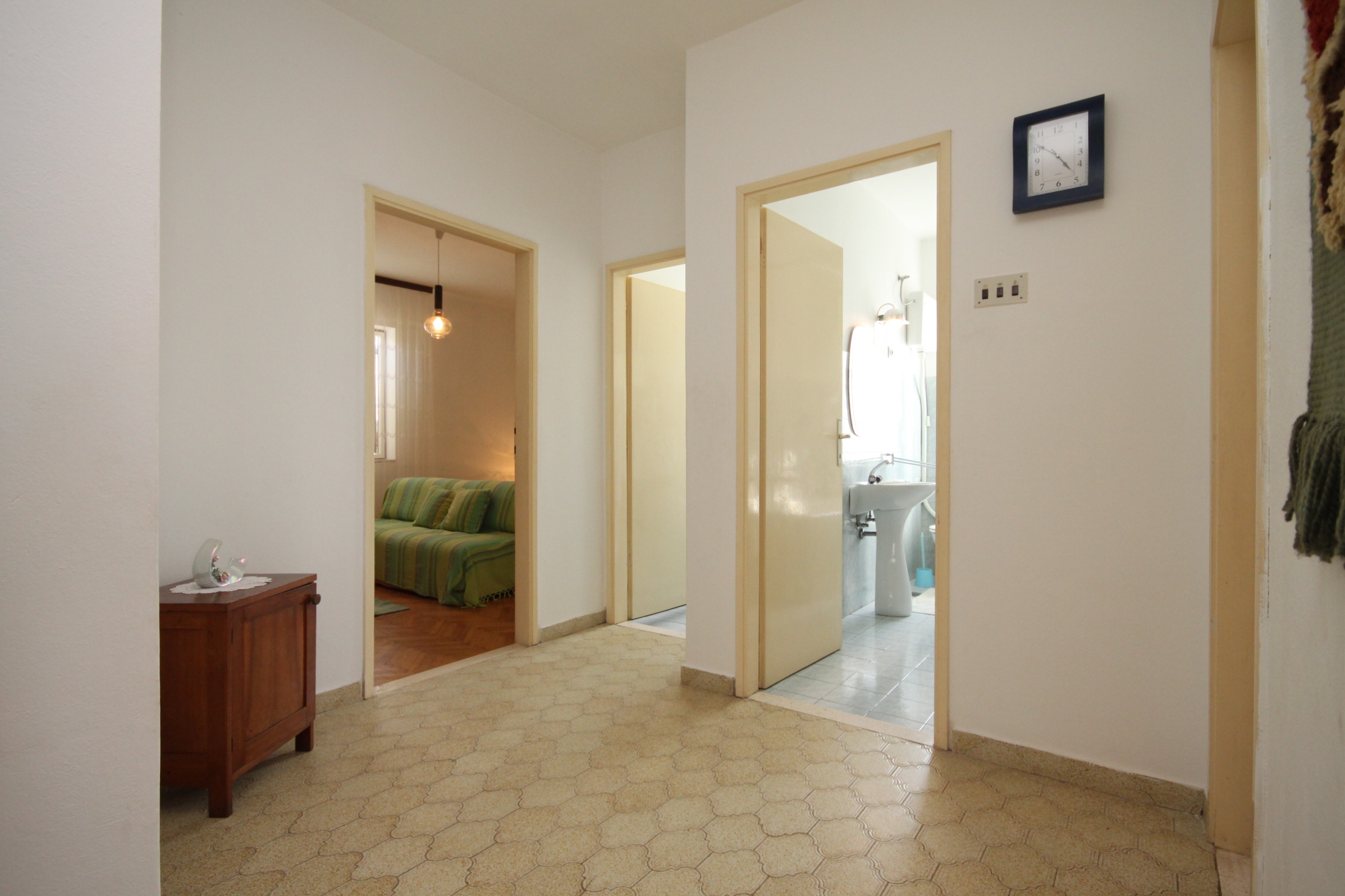 Four bedroom apartment with terrace and sea view Ugljan  A-a