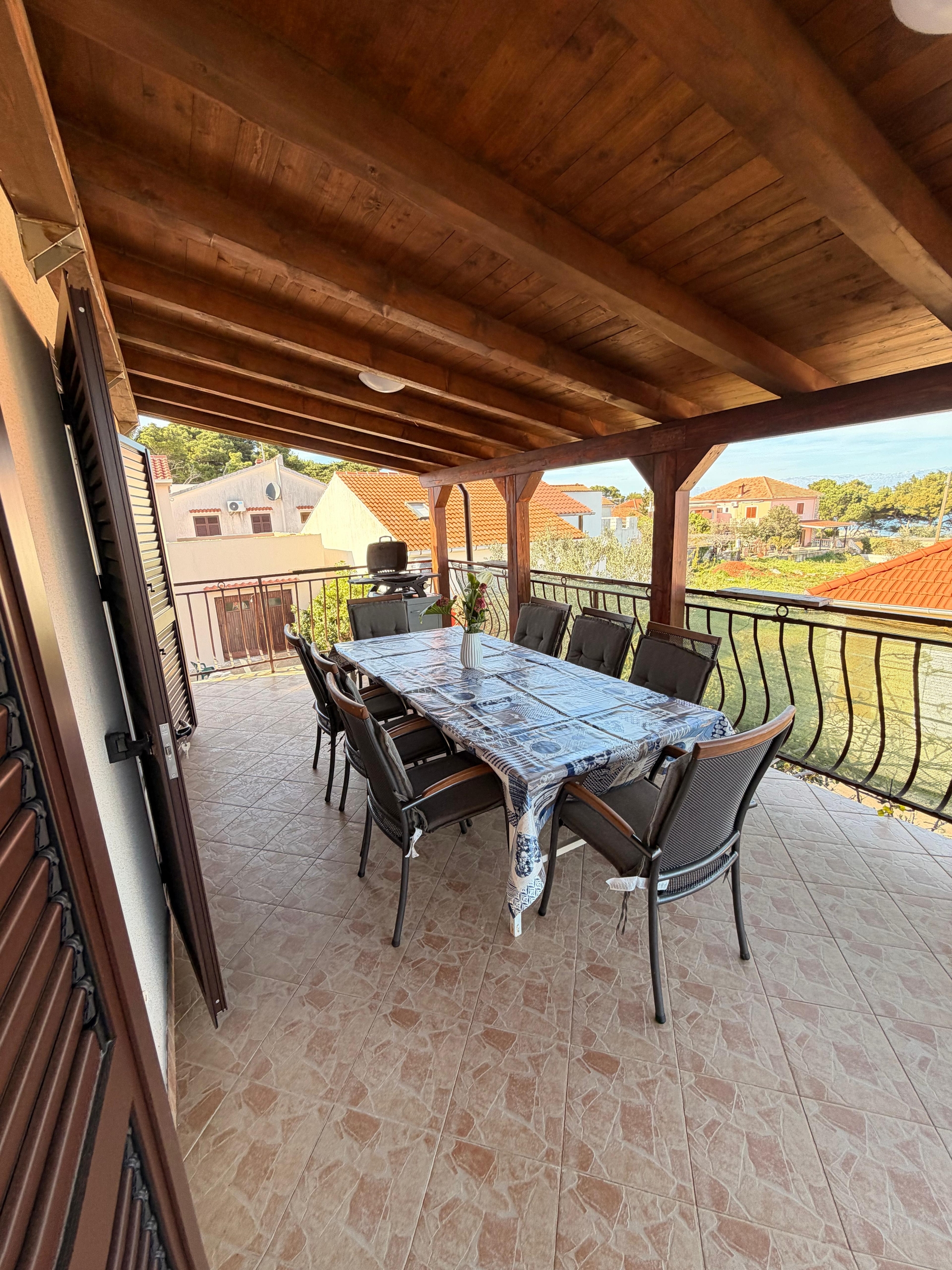 Four bedroom apartment with terrace and sea view Ugljan  A-a