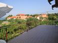 Ugljan, Terrasse dans l’hébergement en type apartment, avec la vue sur la mer, animaux acceptés et WiFi.