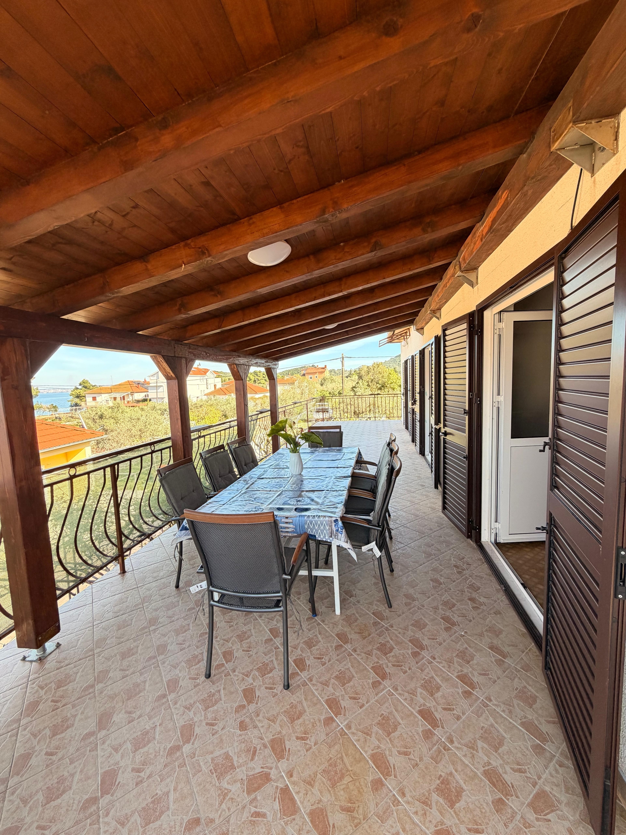 Four bedroom apartment with terrace and sea view Ugljan  A-a