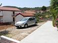 Parking lot Preko, Ugljan, Parking lot 8268 - Apartments near sea with pebble beach.