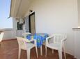 Neviđane, Terrasse dans l’hébergement en type apartment, avec la vue sur la mer, animaux acceptés et WiFi.