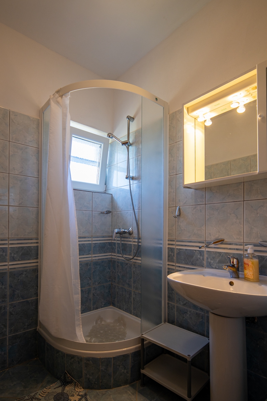 One bedroom apartment with terrace and sea view Pašman  A-b