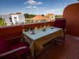 Pašman, Terrasse in folgender Unterkunftsart apartment, mit Meerblick und WiFi.