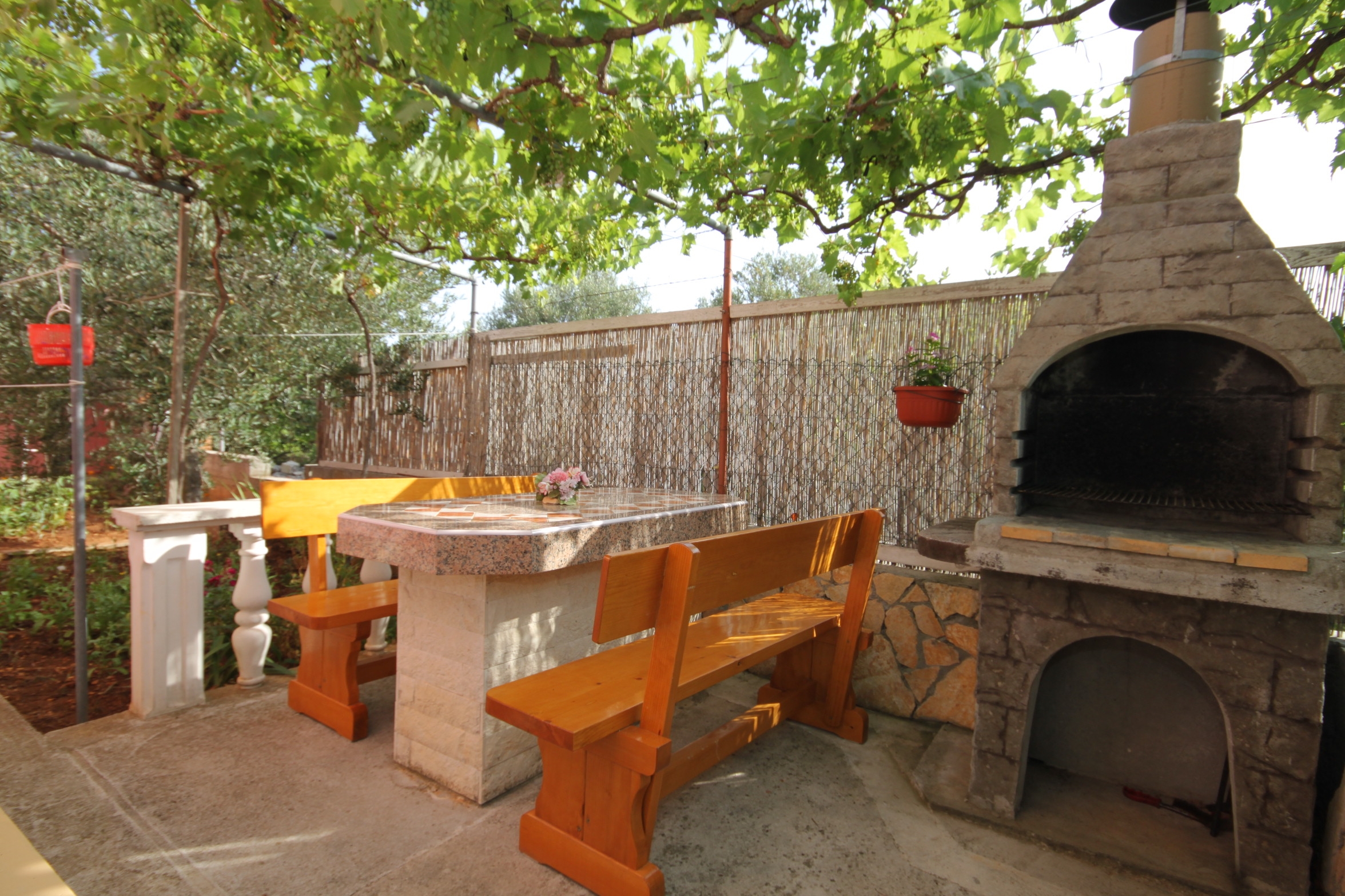 Two bedroom apartment with terrace Kukljica, Ugljan  A-a