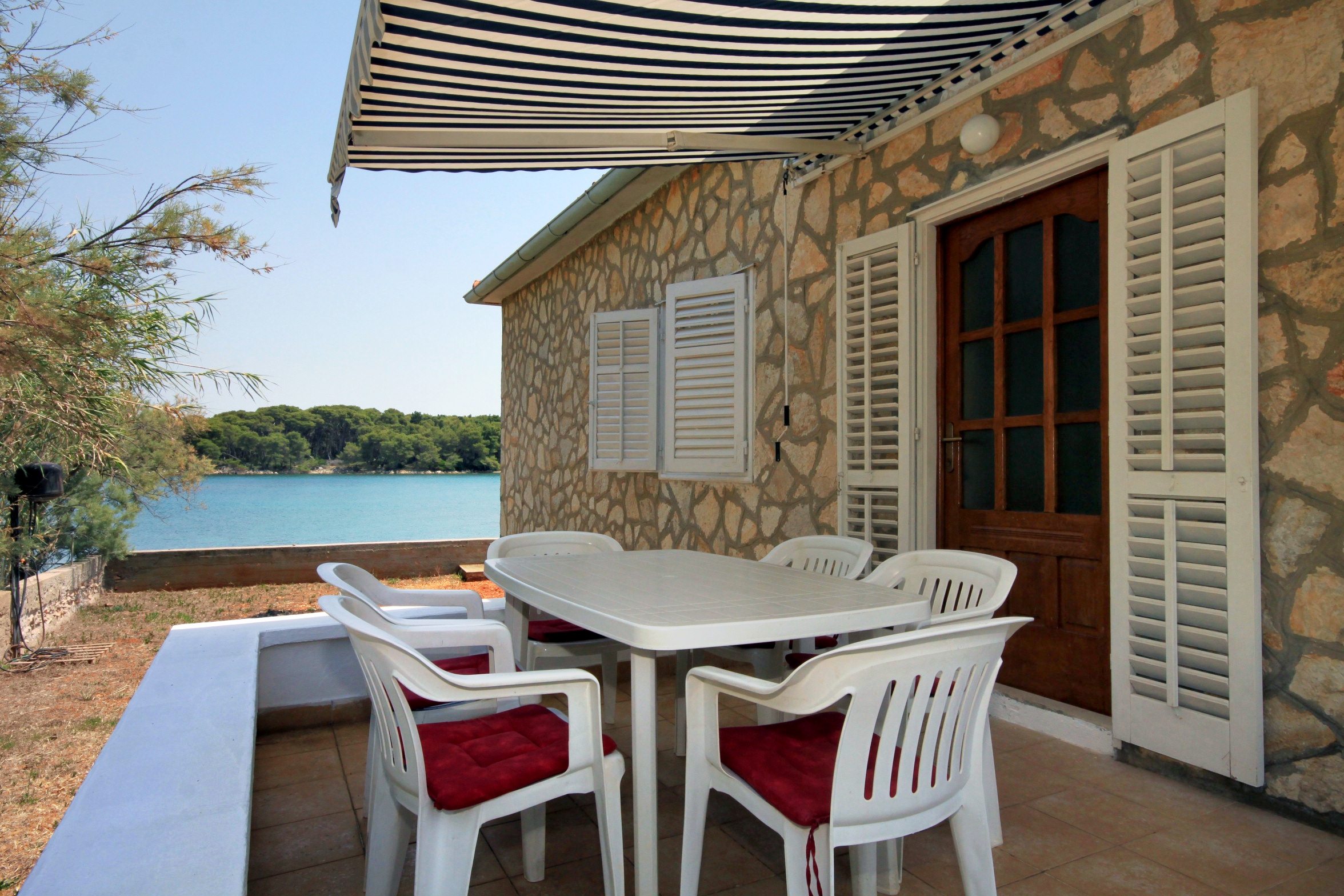 Two bedroom apartment near beach Ugljan  A-a