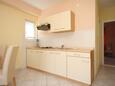 Skrivena Luka, Kitchen in the apartment, (pet friendly) and WiFi.