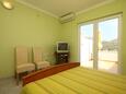 Skrivena Luka, Bedroom in the studio-apartment, air condition available, (pet friendly) and WiFi.