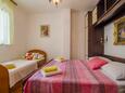 Spavaća soba 2 Podstrana, Spavaća soba 2 u smještaju tipa apartment, kućni ljubimci dozvoljeni i WiFi.