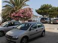 Parkiralište Kukljica, Ugljan, Parkiralište 8283 - Apartmani blizu mora sa šljunčanom plažom.