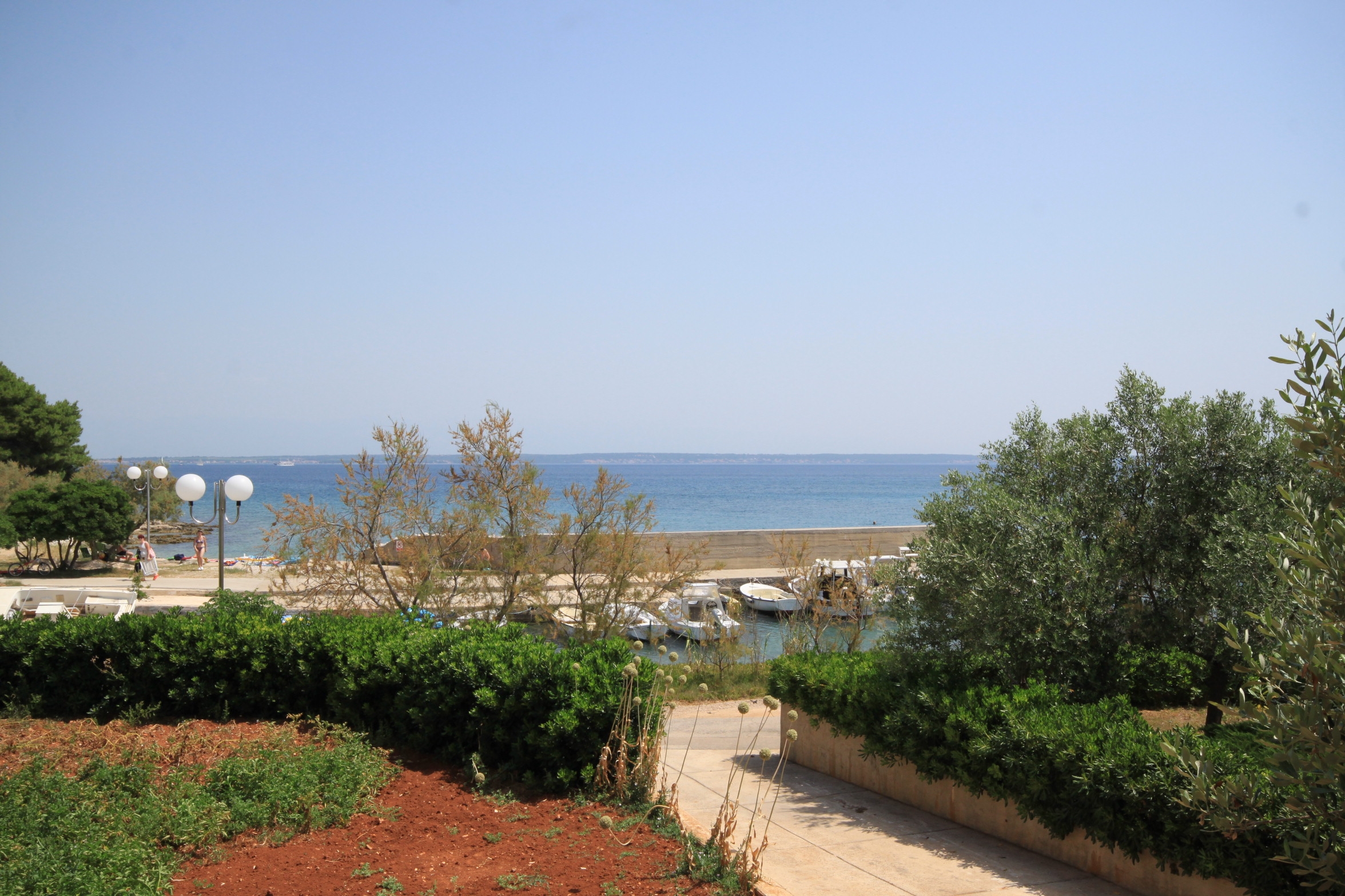 One bedroom apartment near beach Ugljan  A-a