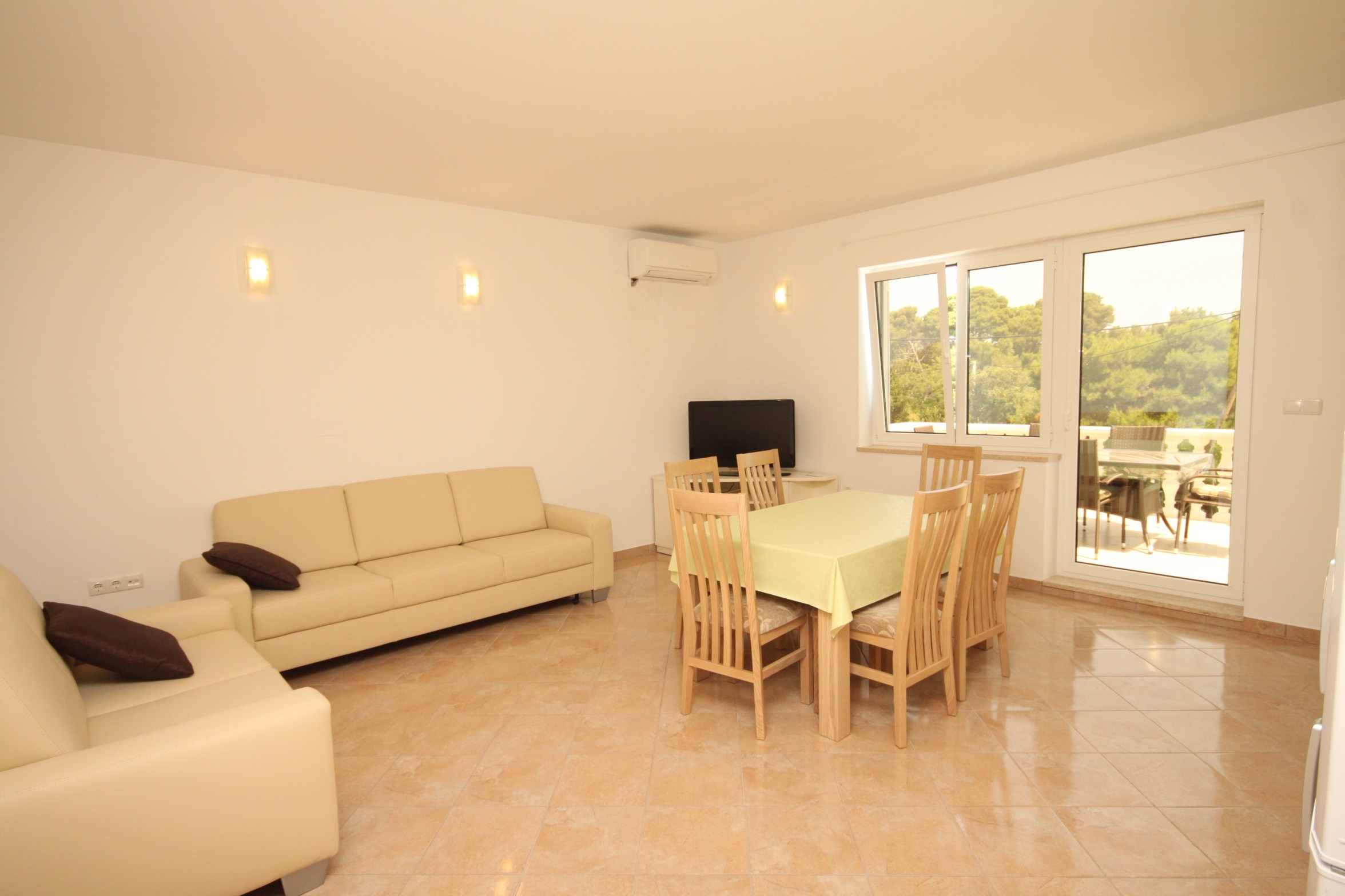 Two bedroom apartment near beach Ugljan (A-829-b)