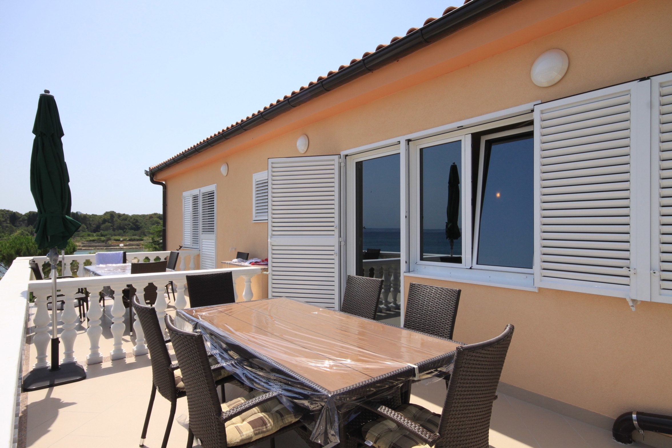 Two bedroom apartment near beach Ugljan  A-b