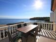 Ugljan, Terrasse dans l’hébergement en type apartment, avec la vue sur la mer et WiFi.