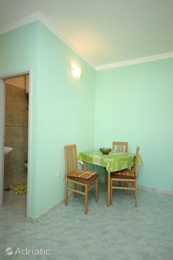 Dining room Pašman, Dining room in the studio-apartment, WIFI.