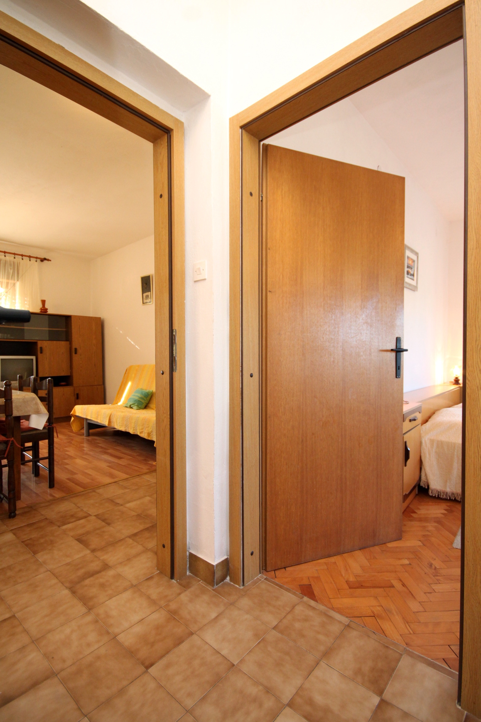 Two bedroom apartment with terrace Ugljan  A-b