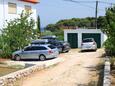 Ugljan, Ugljan, Parking 830 - Appartement à proximité de la mer avec une plage de galets.