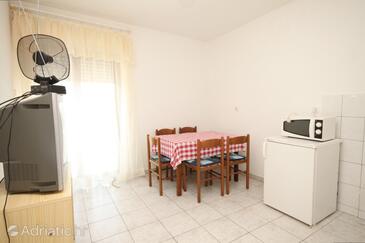 Dining room Ugljan, Dining room in the apartment, dopusteni kucni ljubimci i WIFI.