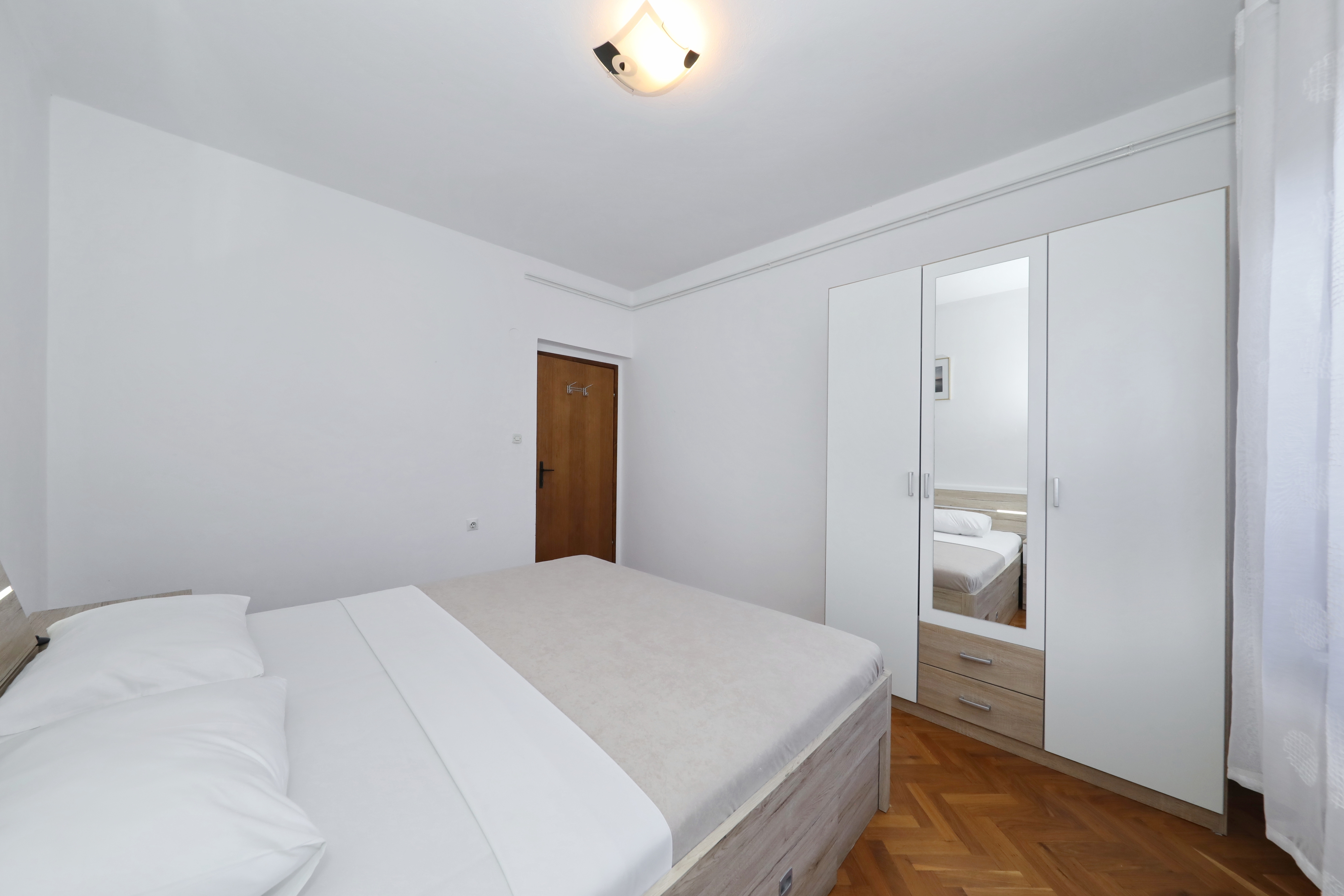 Two bedroom apartment with terrace Tkon, Pašman  A-a