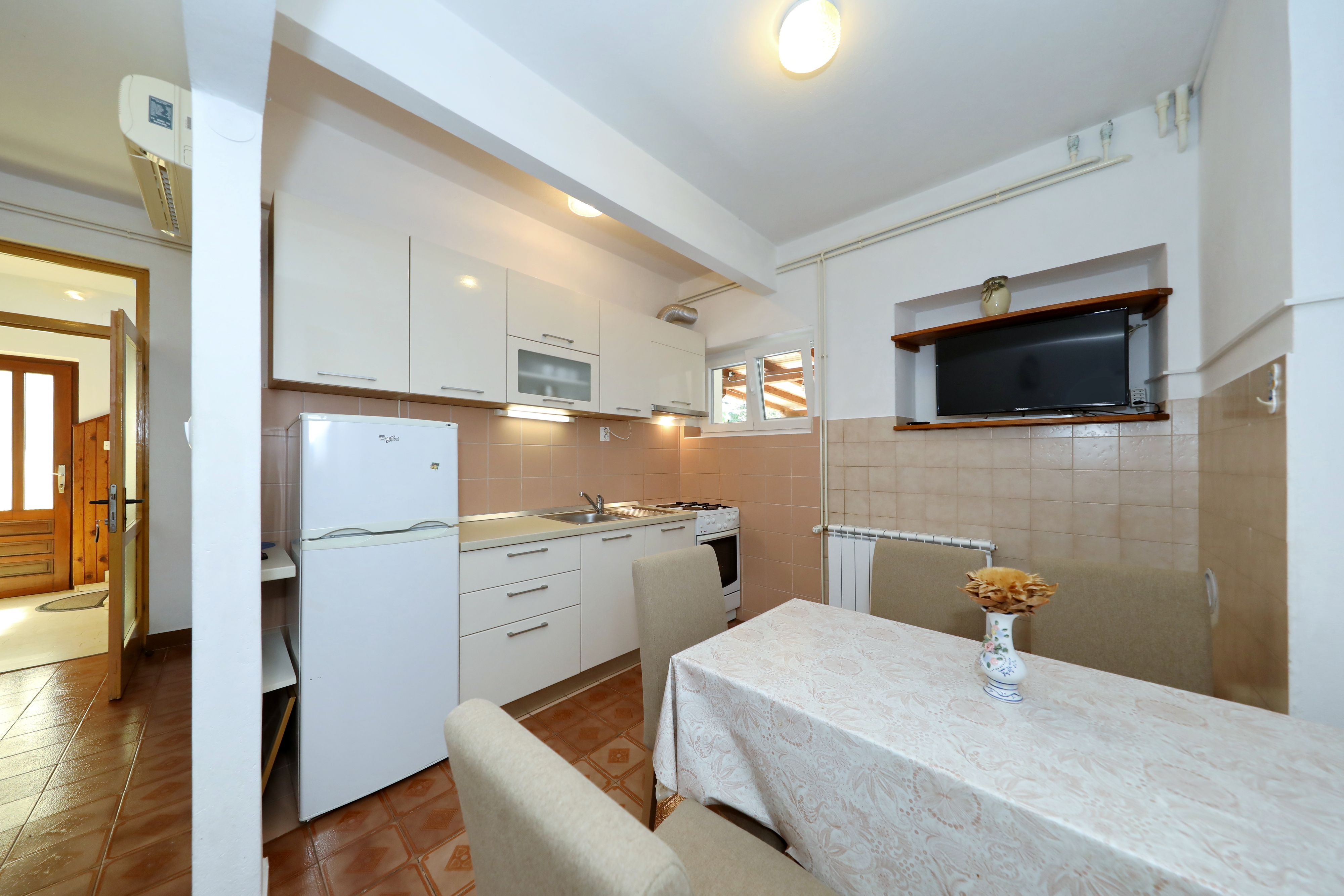 Two bedroom apartment with terrace Tkon, Pašman  A-a