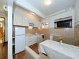 Tkon, Keuken in the apartment, (pet friendly) en WiFi.