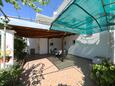 Tkon, Terras in the apartment, (pet friendly) en WiFi.
