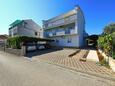 Parkeerplaats Tkon, Pašman, Parkeerplaats 8302 - Appartementen near sea with pebble beach.