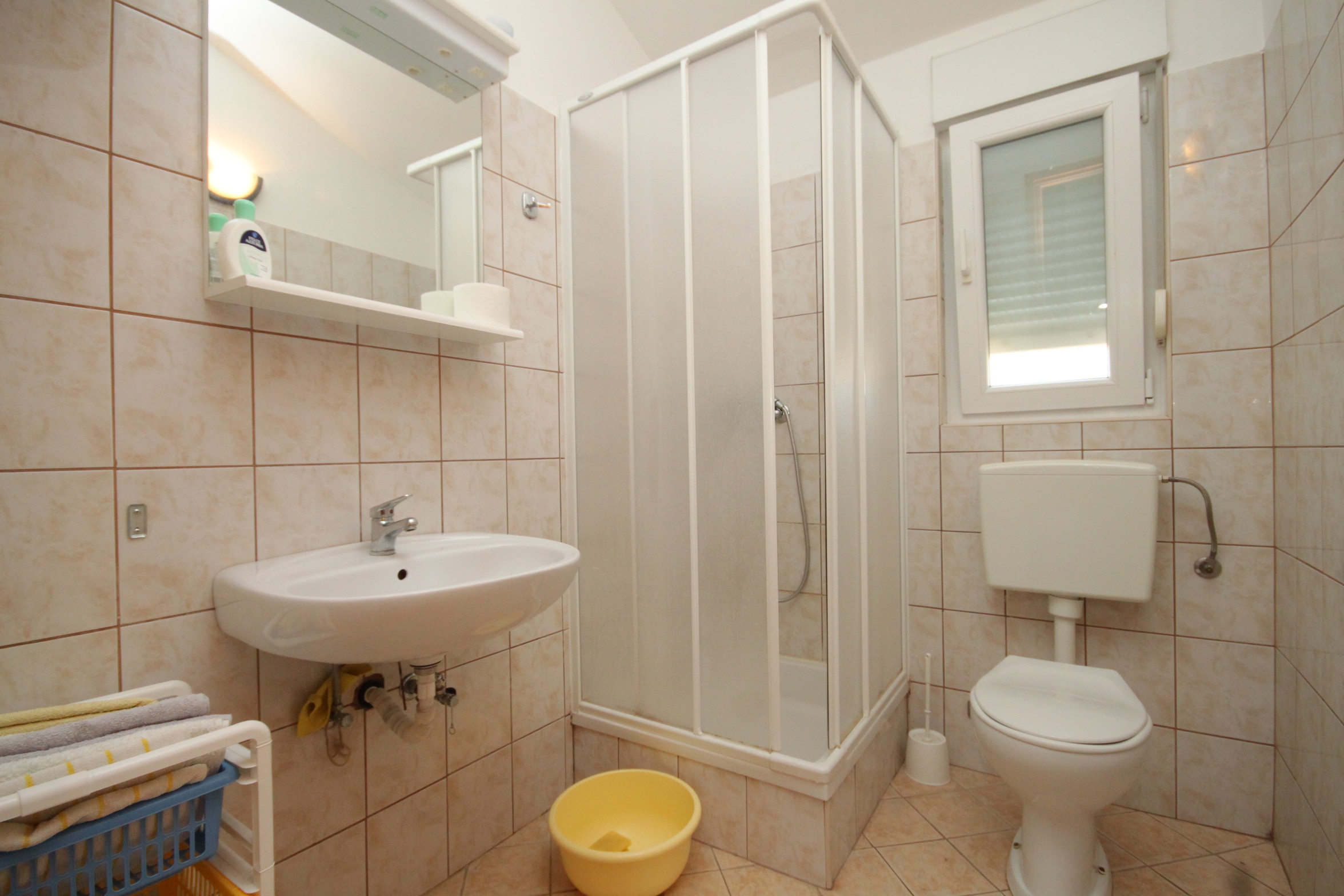 One bedroom apartment with terrace and sea view Preko, Ugljan  A-a