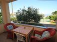 Preko, Terraza in the apartment, with a sea view, (pet friendly) y WiFi.