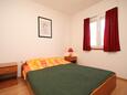 Bedroom Preko, Bedroom in the apartment, (pet friendly) and WiFi.