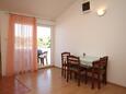 Preko, Jídelna v ubytování typu apartment, s klimatizací, domácí mazlíčci povoleni a WiFi.
