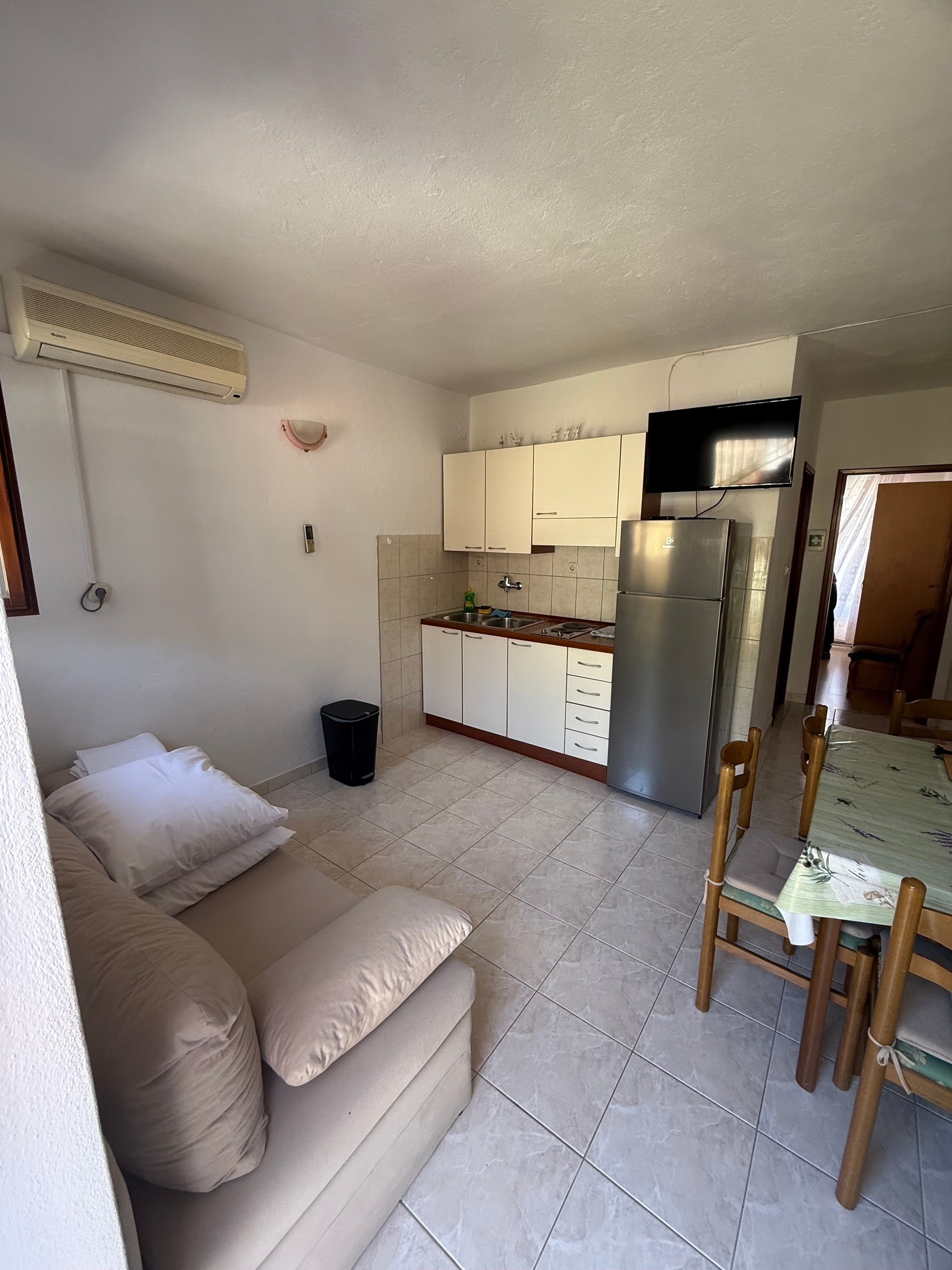 One bedroom apartment with terrace and sea view Kukljica (Ugljan) (A-8316-b)