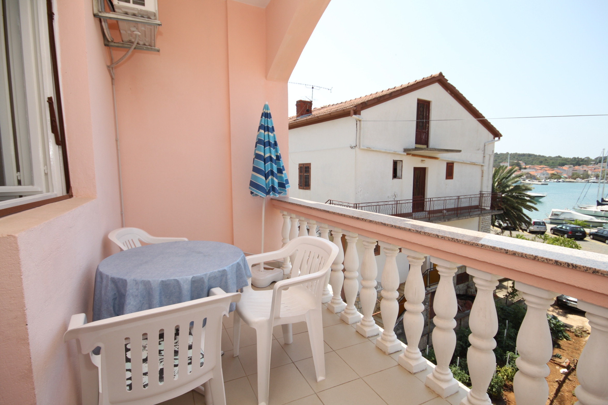 Three bedroom apartment with terrace and sea view Kukljica, Ugljan (A-8318-a) Three bedroom apartment with terrace and sea view Kukljica, Ugljan (A-8318-a)