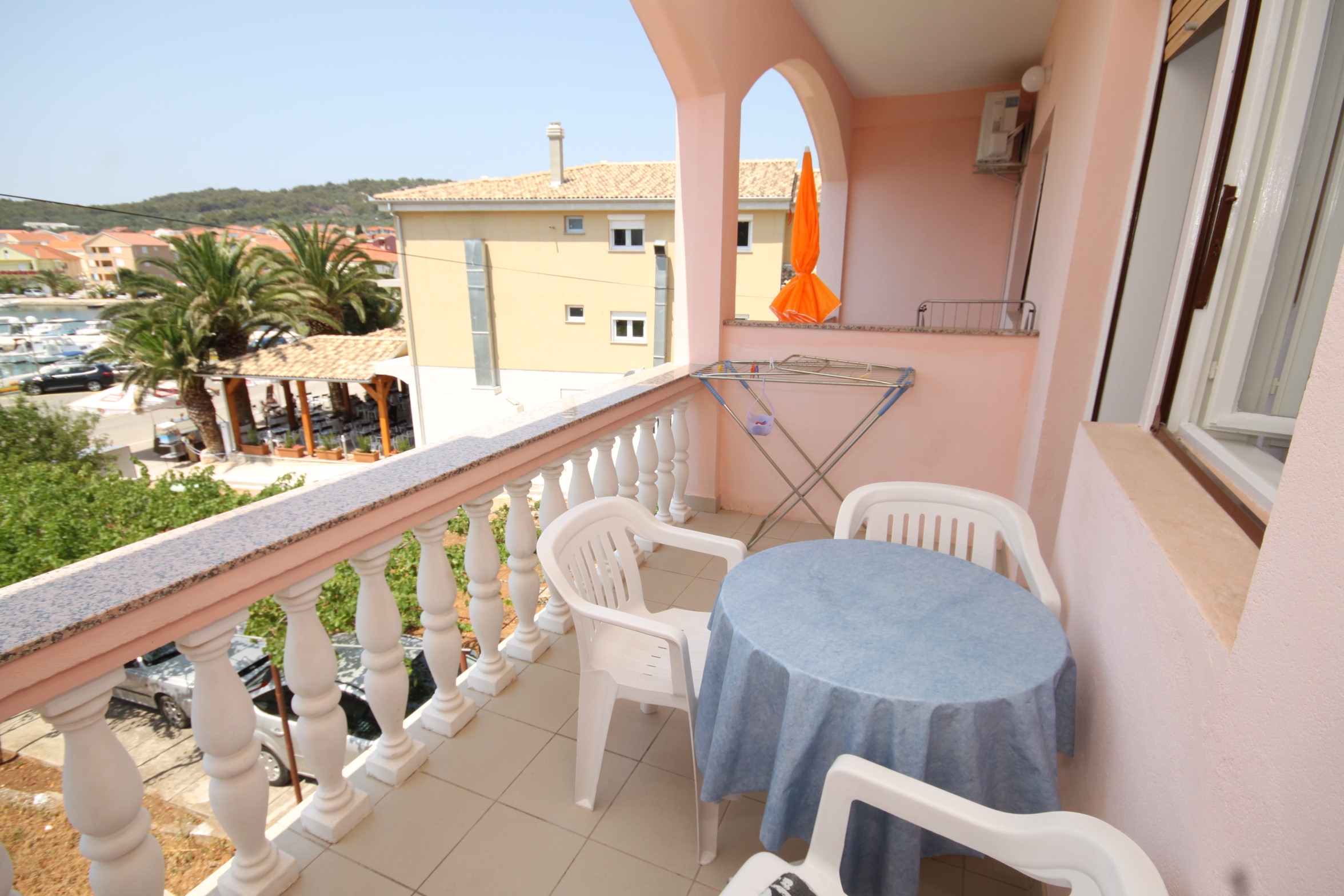 Three bedroom apartment with terrace and sea view Kukljica, Ugljan  A-a