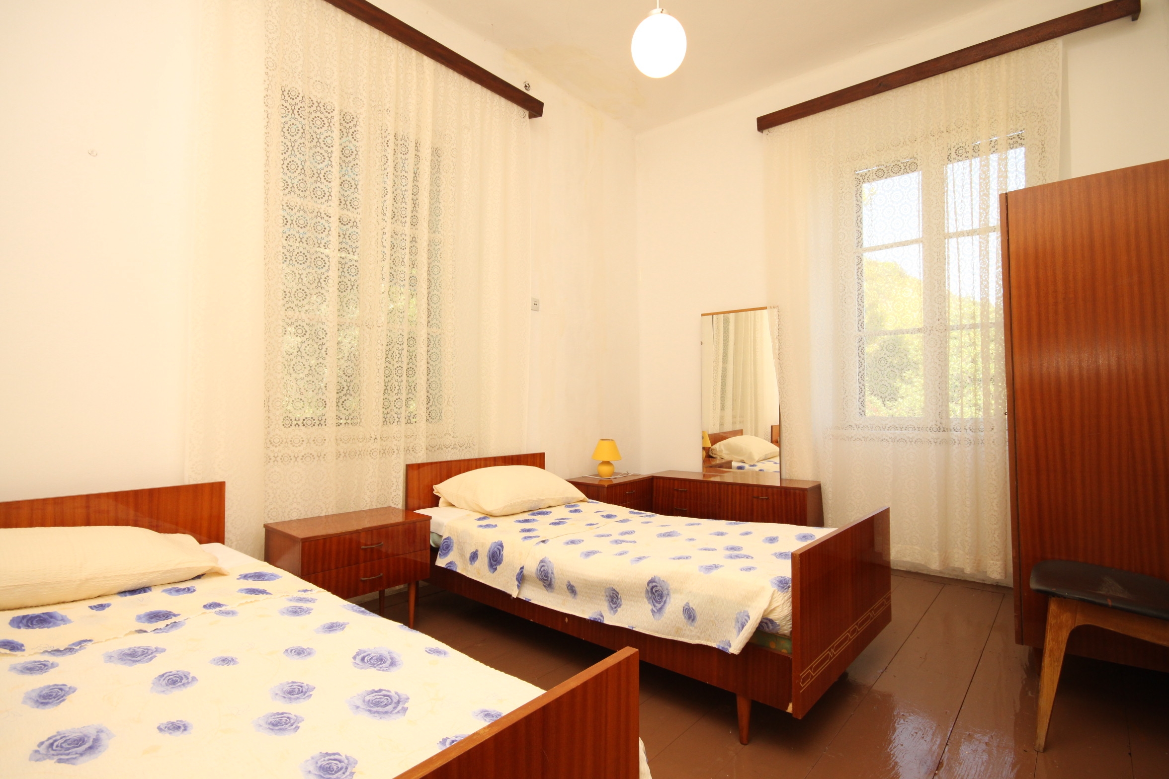 Two bedroom apartment with terrace Lastovo  A-a
