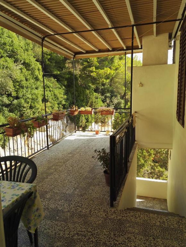 Two bedroom apartment with terrace Lastovo  A-a