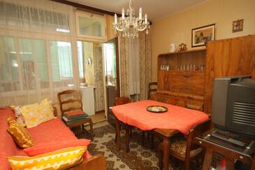 Dining room Split, Dining room in the apartment, dostupna klima i WIFI.