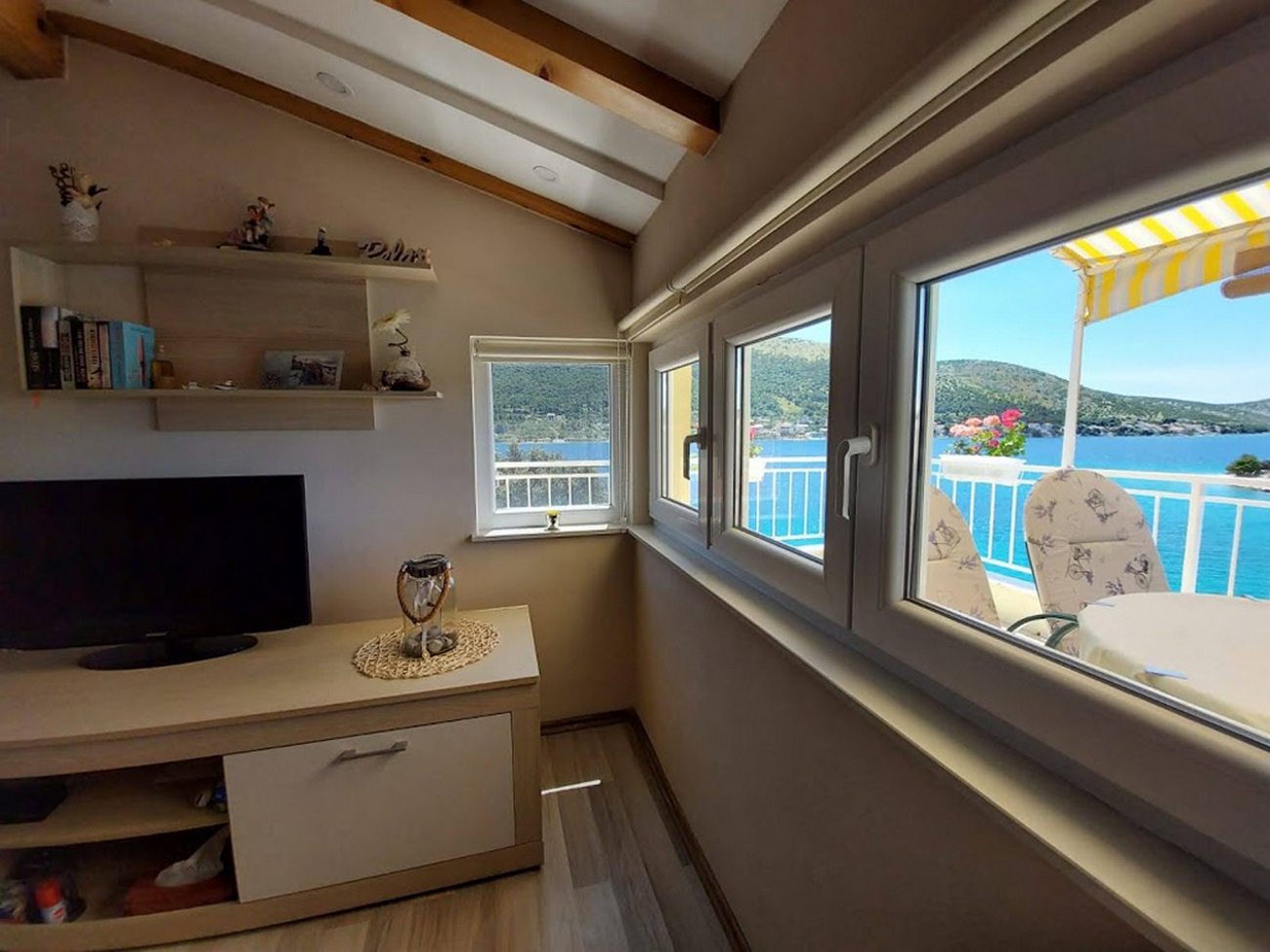 Two bedroom apartment near beach Grebaštica (Šibenik) (A-8333-a) Two bedroom apartment near beach Grebaštica (Šibenik) (A-8333-a)