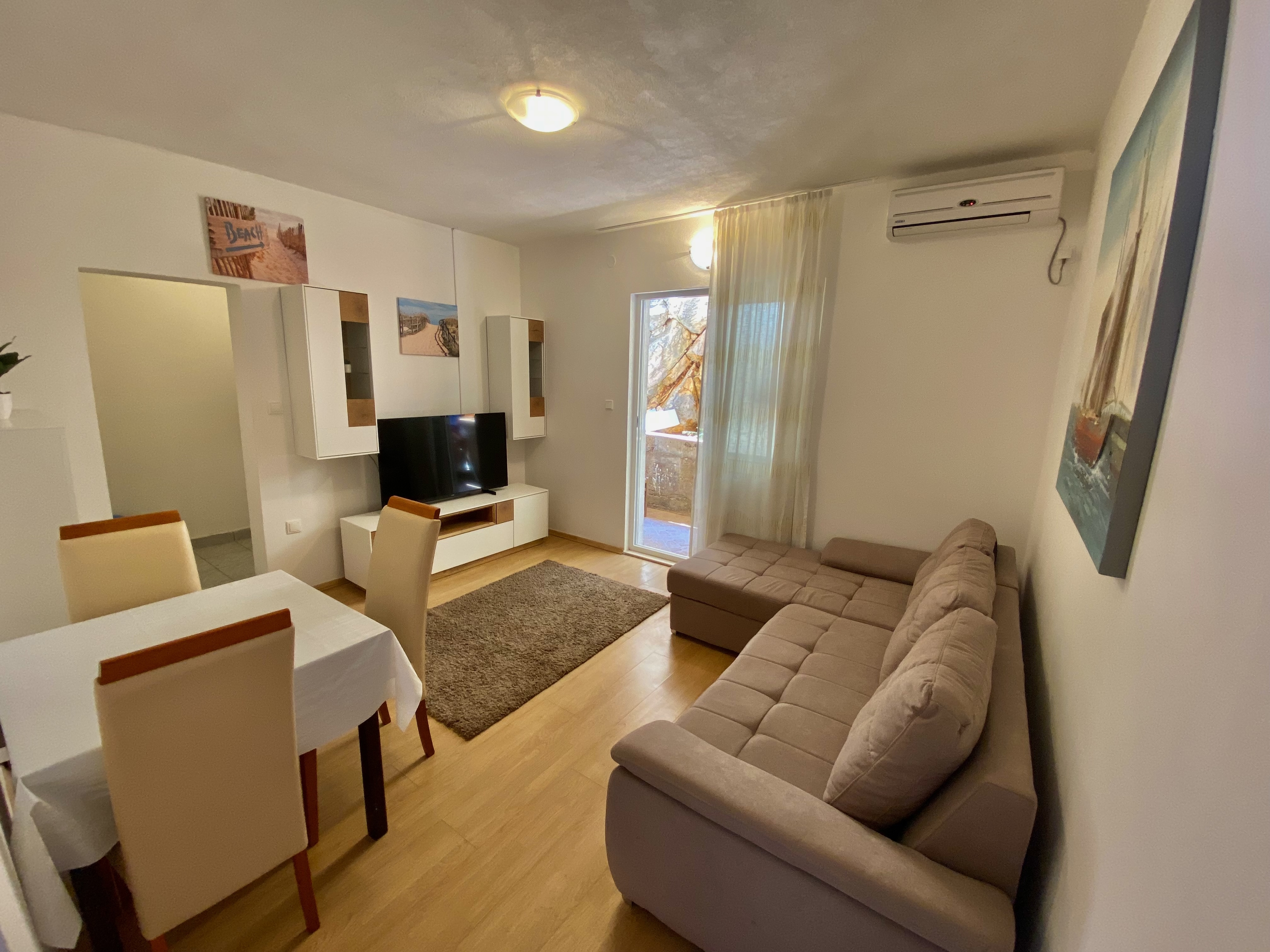 One bedroom apartment near beach Zaklopatica (Lastovo) (A-8342-b)