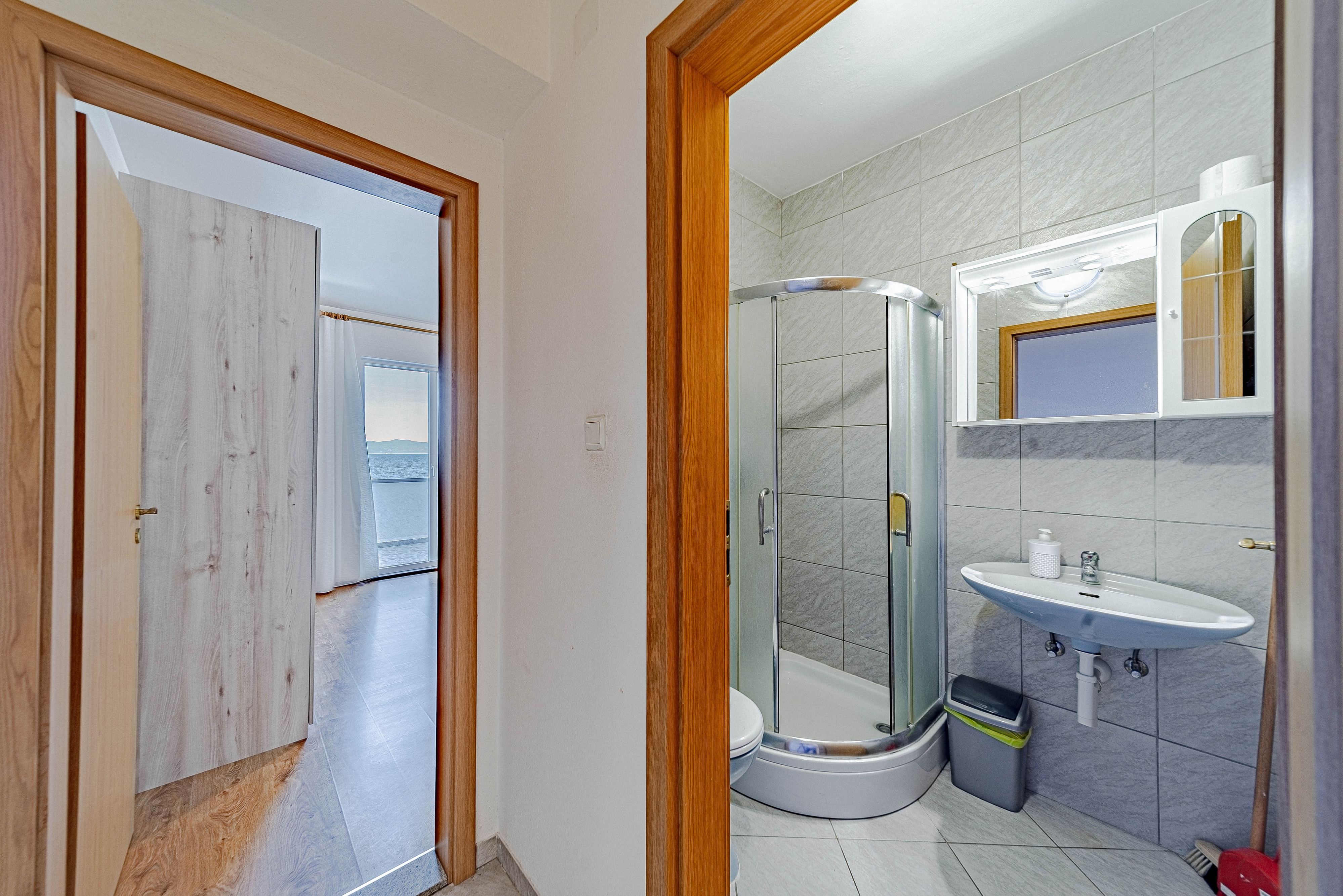 One bedroom apartment near beach Zaklopatica, Lastovo  A-c