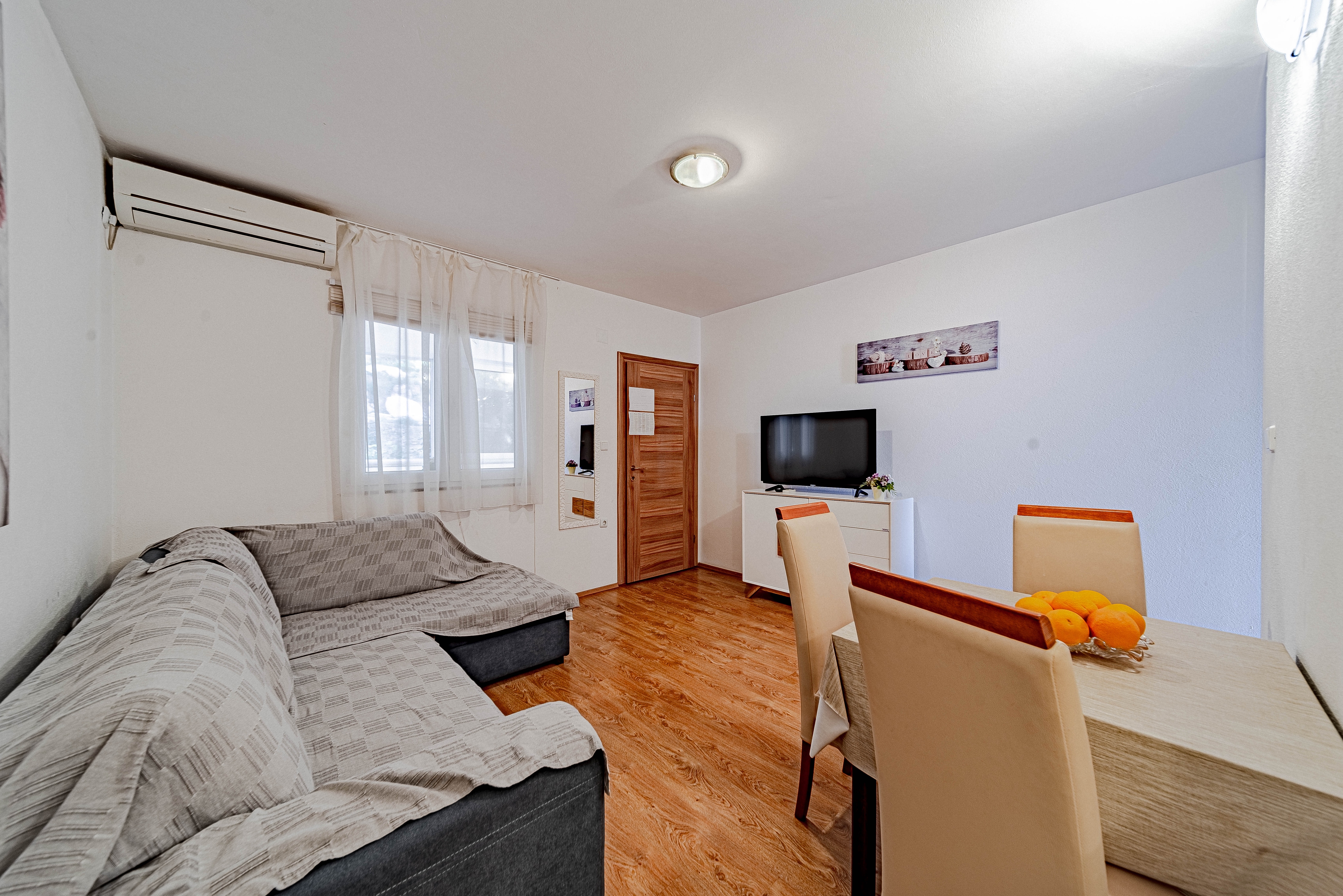 One bedroom apartment near beach Zaklopatica, Lastovo (A-8342-c)