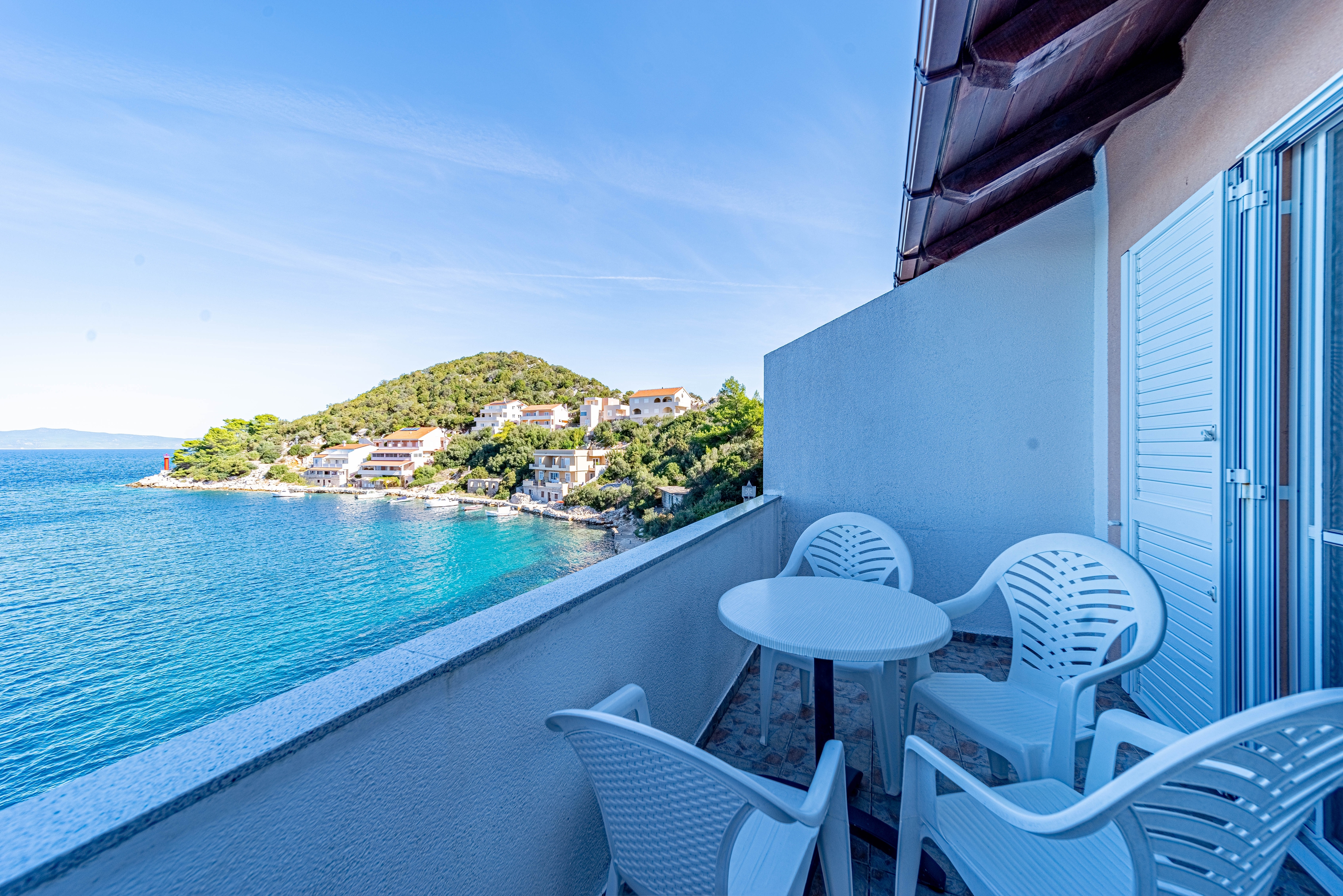 One bedroom apartment near beach Zaklopatica, Lastovo  A-c