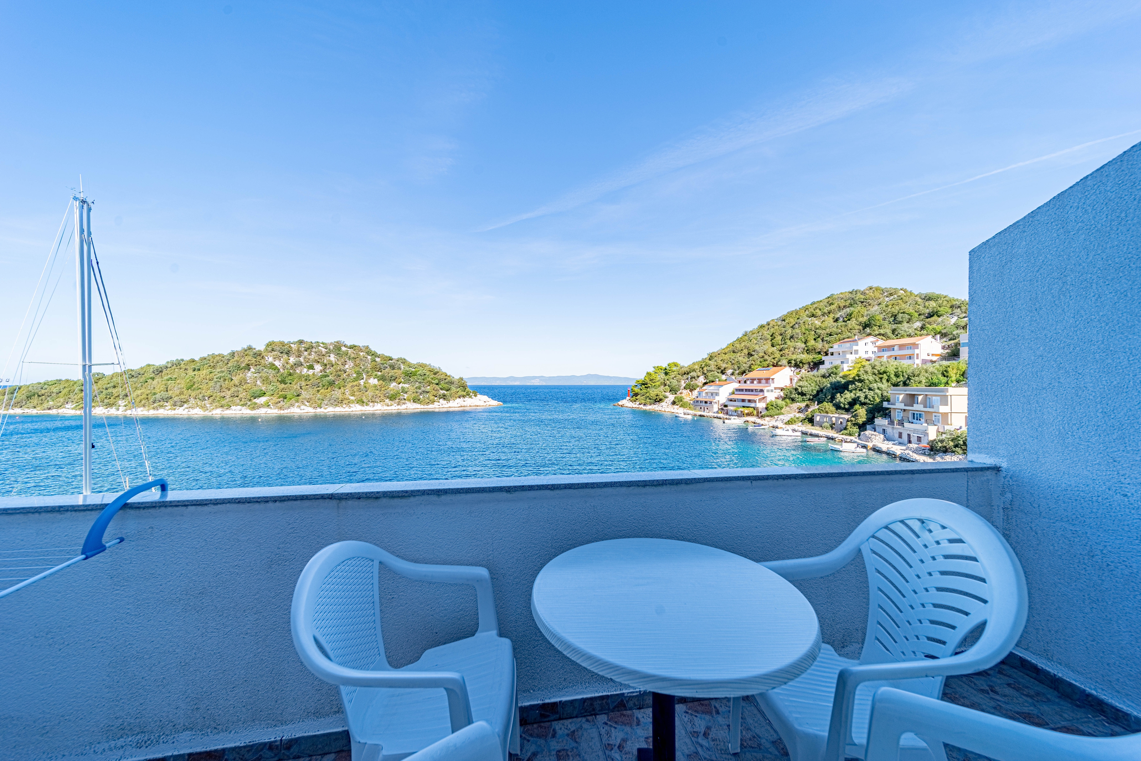 One bedroom apartment near beach Zaklopatica, Lastovo  A-c