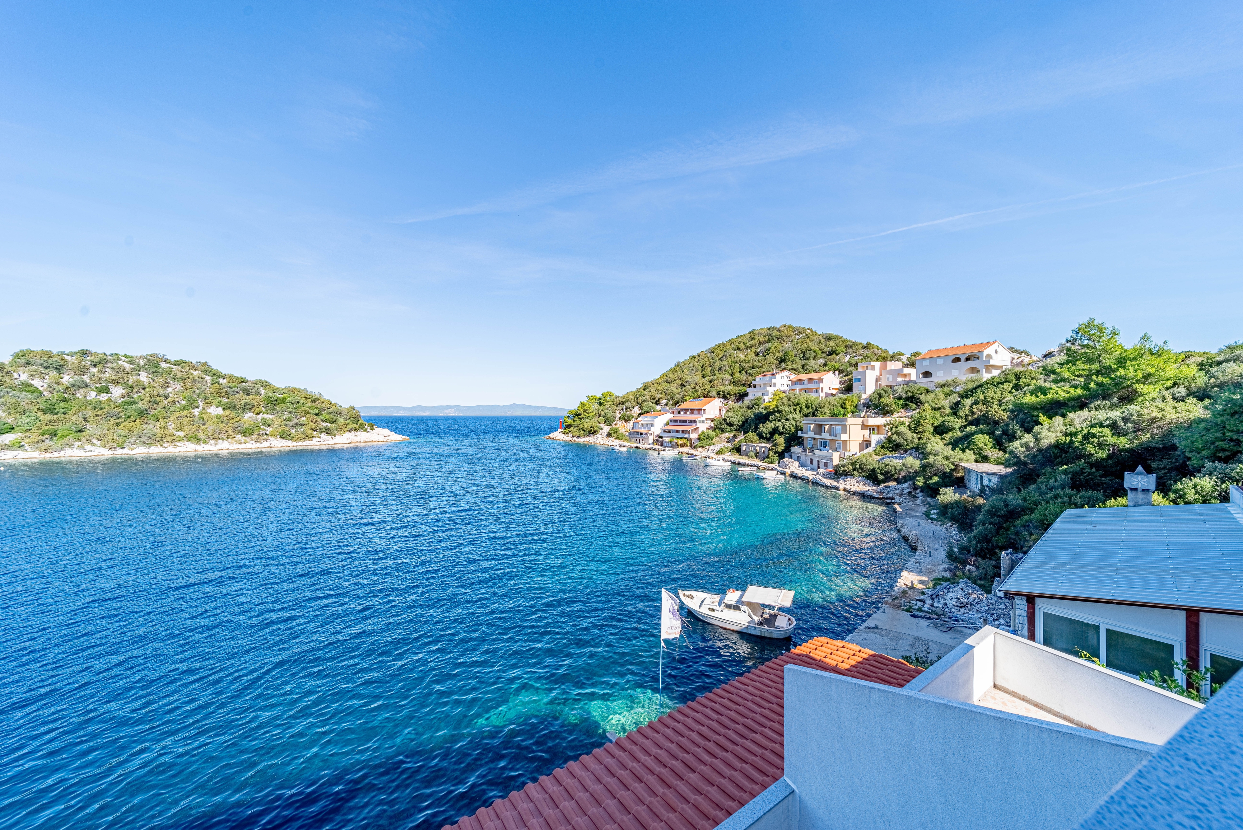 One bedroom apartment near beach Zaklopatica, Lastovo  A-c