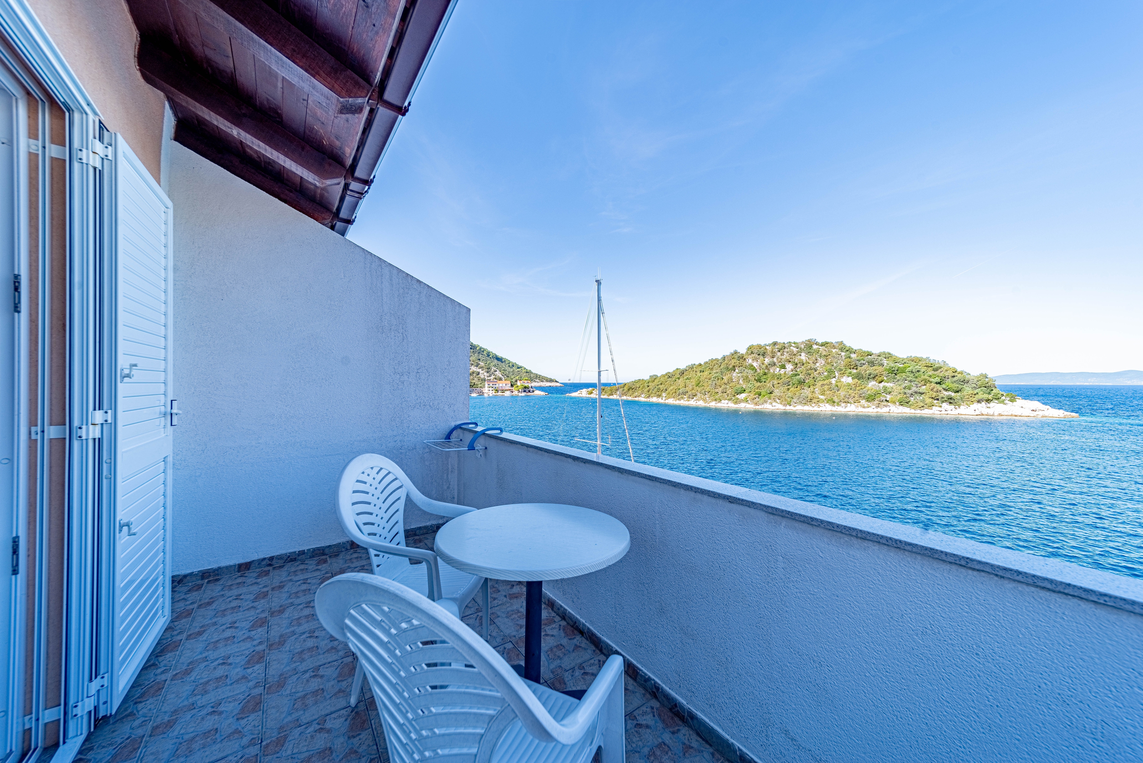One bedroom apartment near beach Zaklopatica, Lastovo  A-d